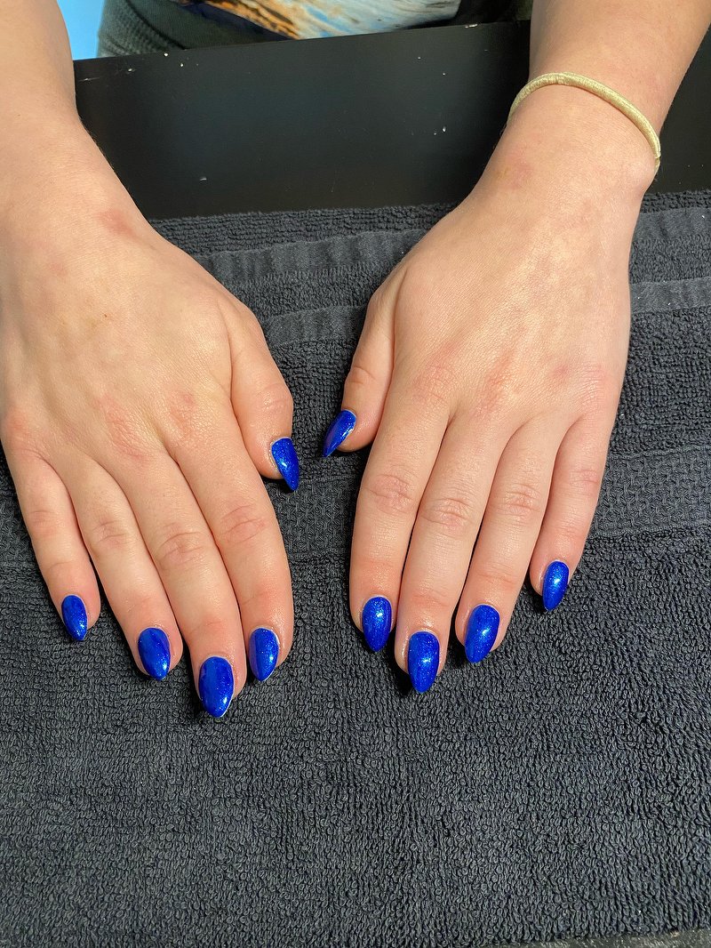 Kobaltblauwe nagels