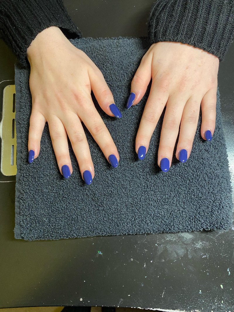 Blauwpaarse nagels
